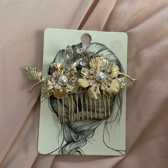 Lovisa Hair Brand New Lovisa Flower And Pearl Hair Comb Poshmark